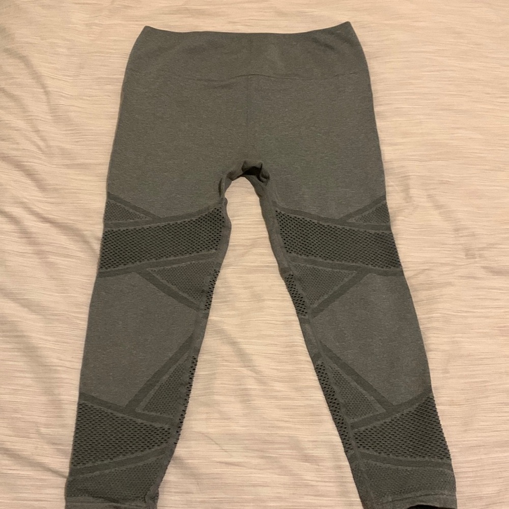 Fabletics stylish leggings - excellent condition